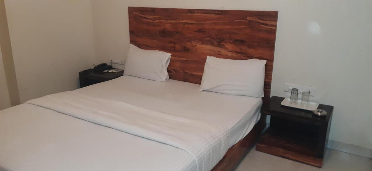 Hotel Sai Comforts Bapane Esterno foto