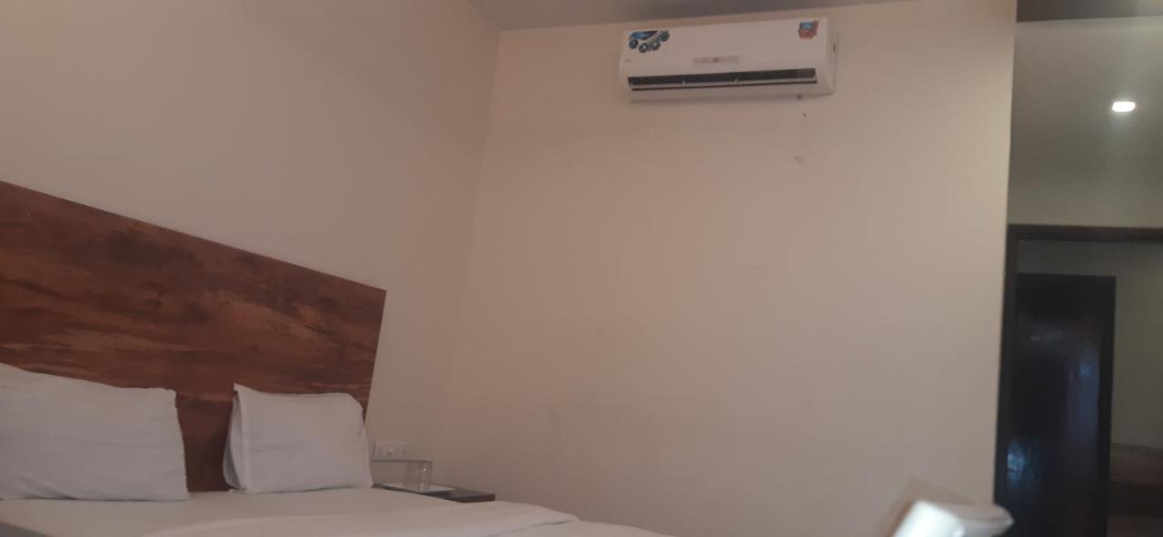 Hotel Sai Comforts Bapane Esterno foto