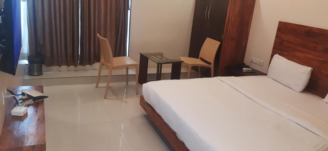 Hotel Sai Comforts Bapane Esterno foto
