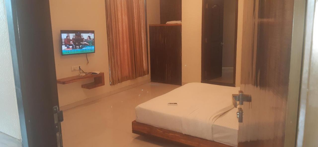 Hotel Sai Comforts Bapane Esterno foto